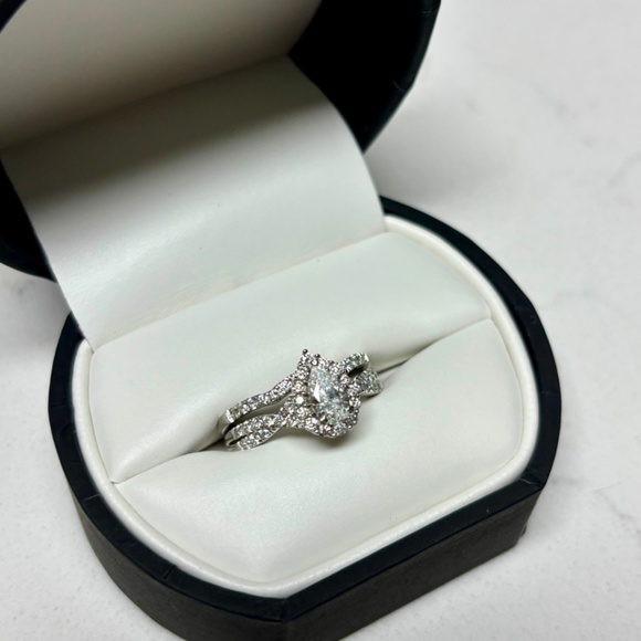 Modern Bride Signature 7/8 Carat Engagement Ring and Wedding Band Set, Size 5.75 - Picture 1 of 5